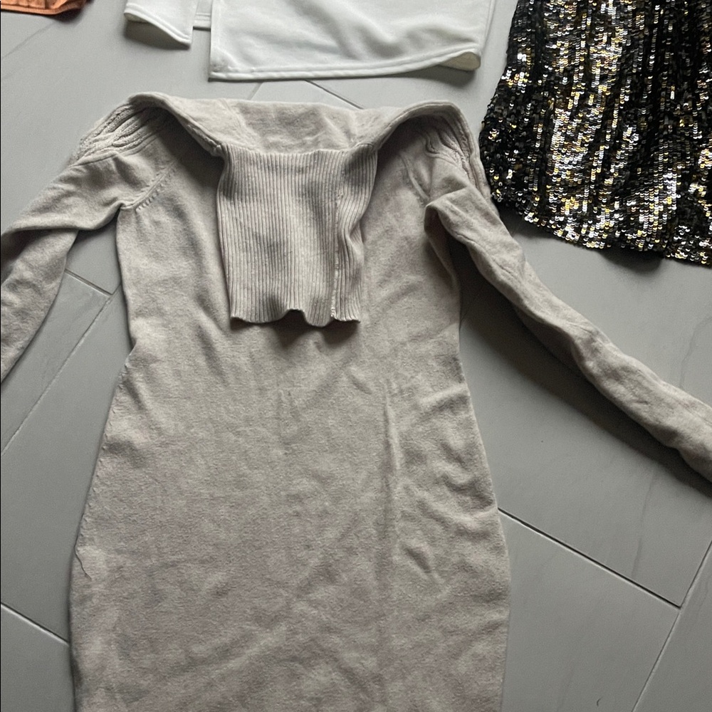 DRESSES - Picture 2 of 5